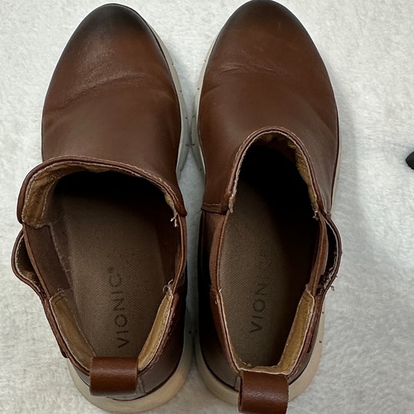 Vionic Women's Kaufman Tan Leather Ankle Booties - Picture 14 of 14